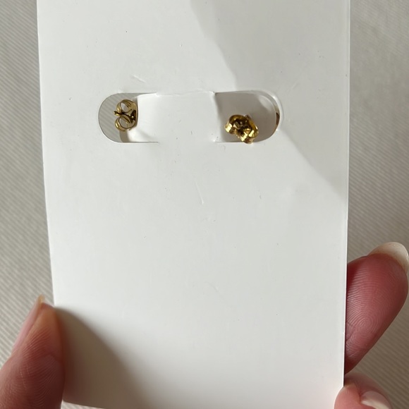 **COPY** Mejuri Chunky Gold Hoops - Picture 4 of 10